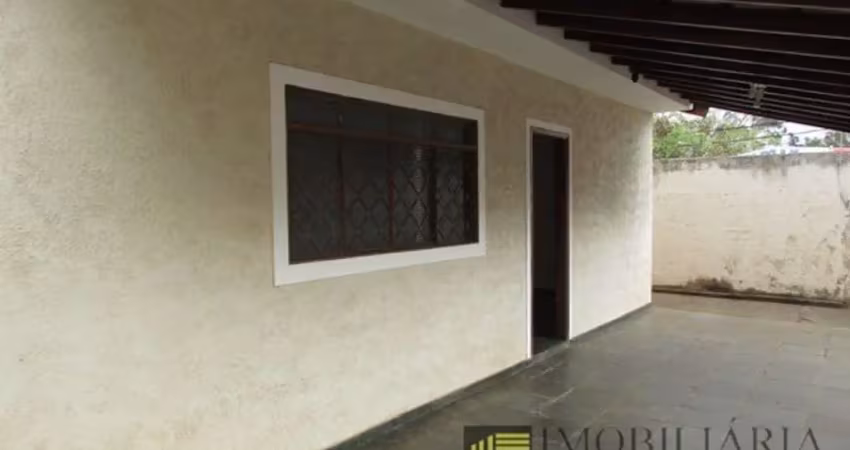 Casa na vila itália para locação com 02 dormitórios e garagem descoberta.