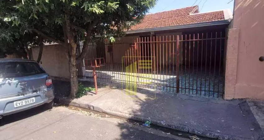 Casa com varanda e churrasqueira para locação no jardim das oliveiras com 02 dormitórios e 03 vagas de garagem.