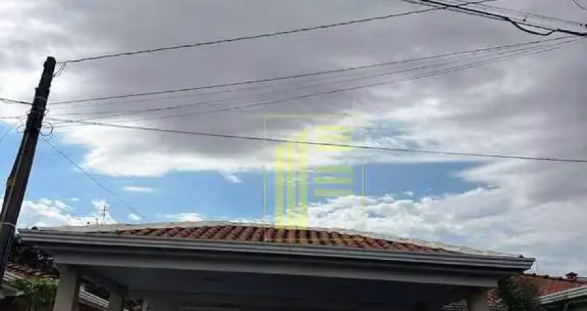 Casa para locação no jardim de athenas, próximo do belvedere, possui 03 dormitórios, área gourmet com churrasqueira e banheiro e 02 vagas de garagem.