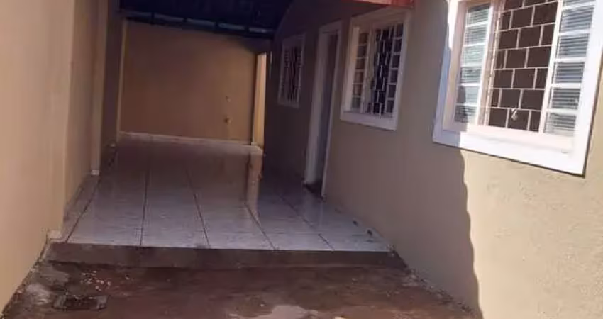 Casa para locação na vila elmaz com 02 quartos e varanda.