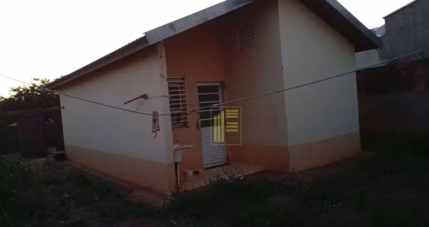 Casa no dignidade para locação com 02 quartos e 02 vagas de garagem.