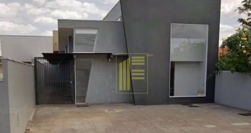 Sala comercial para locação no ouro verde com mezanino, copa e banheiro social.