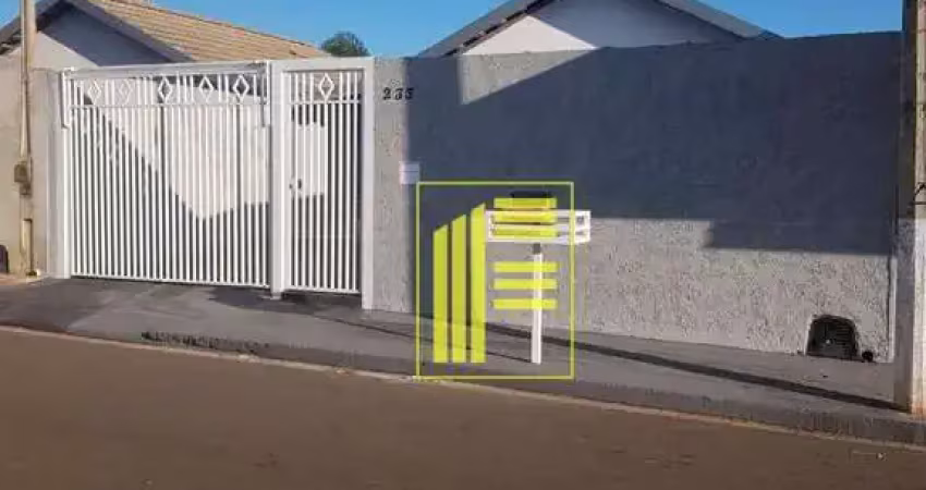 Casa para locação no lealdade com 02 quartos e 02 vagas de garagem cobertas.