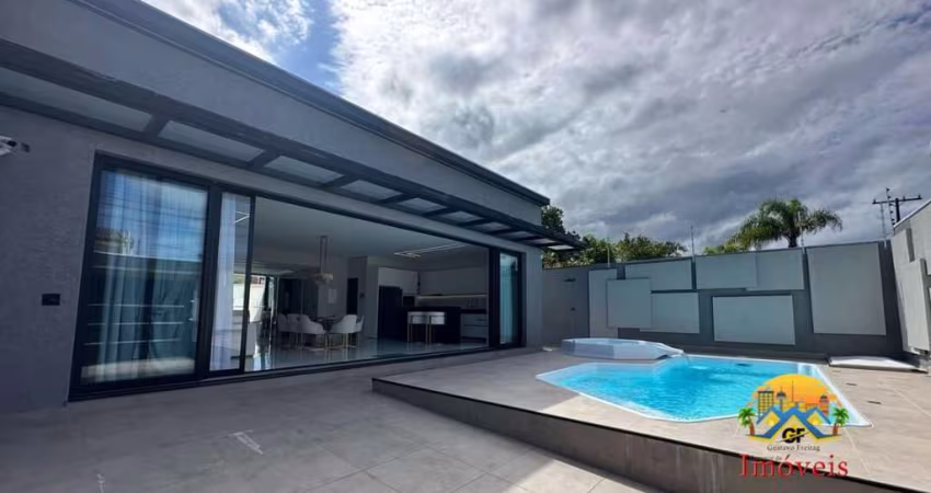 Casa à Venda - Excelente Residência Alto Padrão em Matinhos/PR