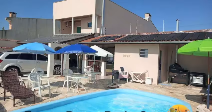 Casa Duplex de Alto Padrão à Venda na Quadra Mar em Matinhos por R$ 2.200.000,00!