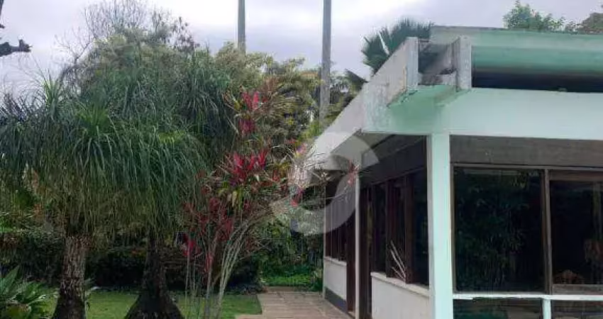 Casa com 4 suítes a 300m da praia à venda, 658 m² por r$ 4.730.000,00 - itacoatiara - niterói/rj