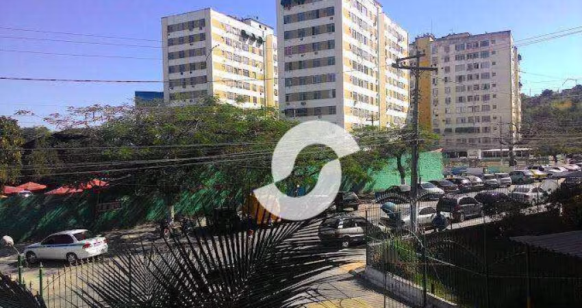 Apartamento todo reformado em Condomínio