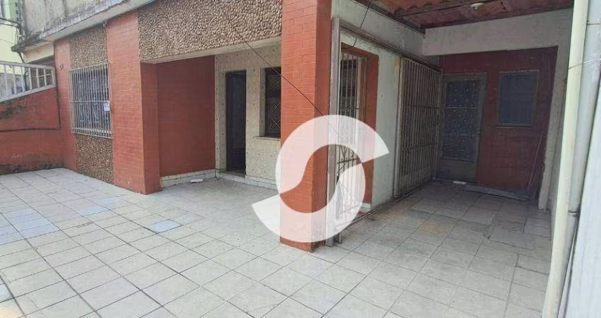 Casa com 2 quartos e garagem