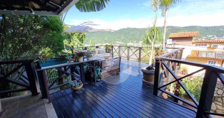 Linda casa com 5 quartos com 3 suítes com vista mar
