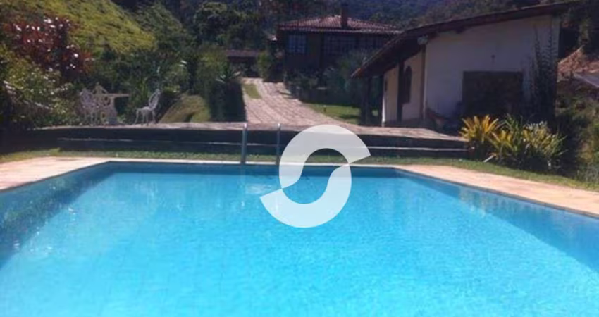 Maravilhoso Sítio com 4 quartos em meio a Natureza à venda, 177000 m² por R$ 4.000.000,00 - Itaipava - Petrópolis/RJ