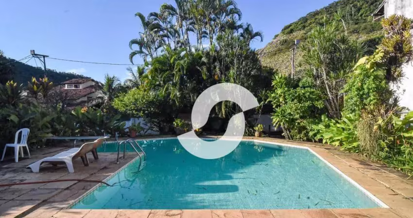 Casa com 6 dormitórios piscina passos da praia venda, 600 m² por r$ 3.200.000,00 - itacoatiara - niterói/rj
