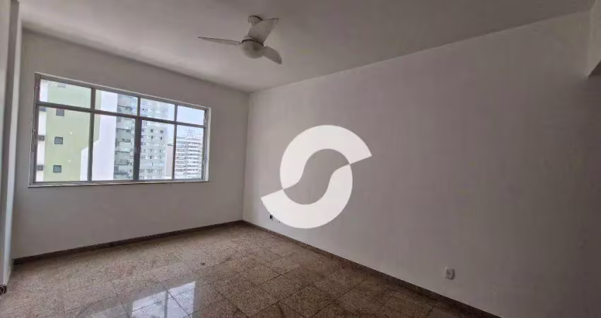 Amplo apartamento de 3 qts, 2 banheiros, boa cozinha, área e 1 banheiro de serviço. o prédio é muito bem administrado
