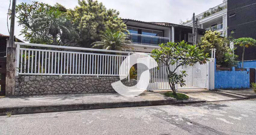 Casa com 4 dormitórios, piscina a 80m da praia à venda, terreno 360 m² por R$ 1.800.000 - Piratininga - Niterói/RJ