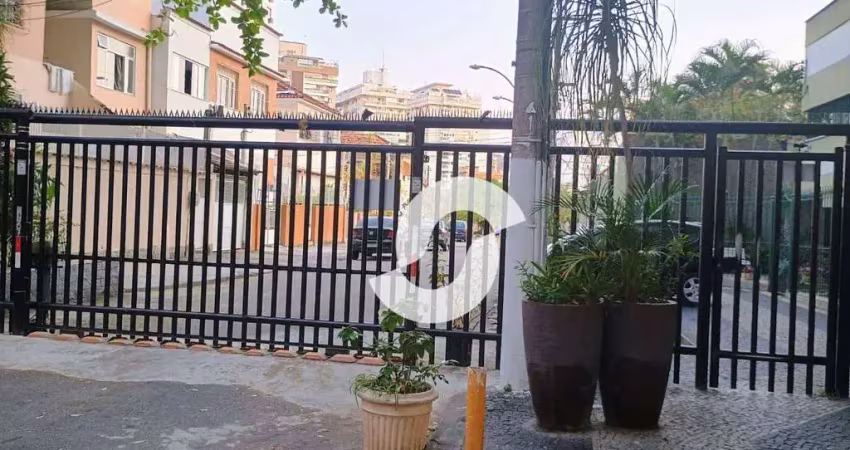 Casa 4 dormitórios em ótima travessa.