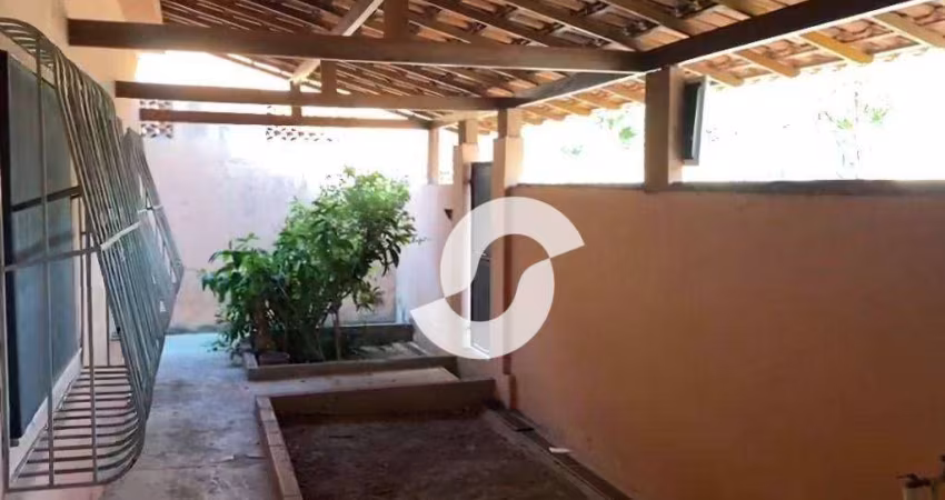 Itaboraí Boa casa linear, com sala, 3 quartos, sendo 1 suíte, 1 banheiro social, copa cozinha, uma boa varanda na frente, vaga de garagem