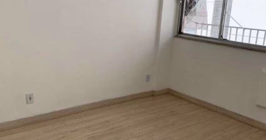 Ótimo apartamento com dois quartos, sala, cozinha, área de serviço. Claro e arejado, bem localizado, próximo de todo comercio da região.