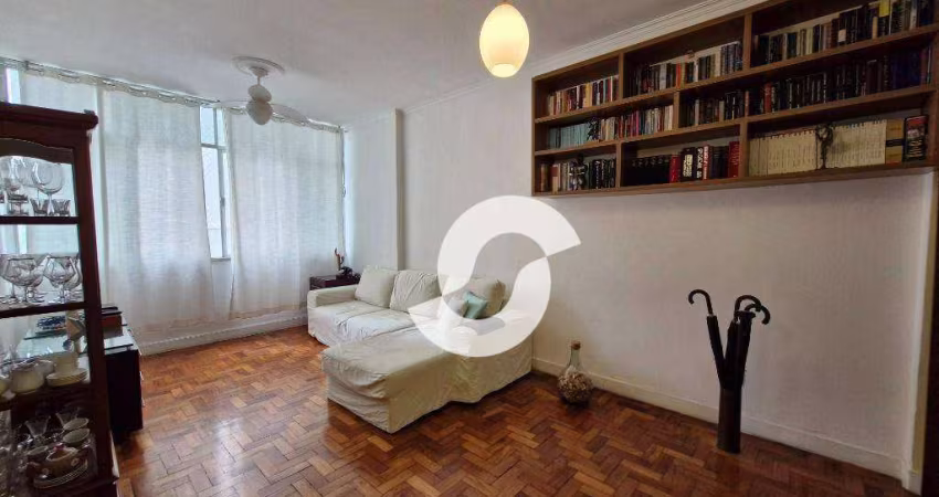 Amplo apartamento com sala em 2 ambientes, 3 quartos, 2 banheiros, cozinha, área e dependência de serviços completa