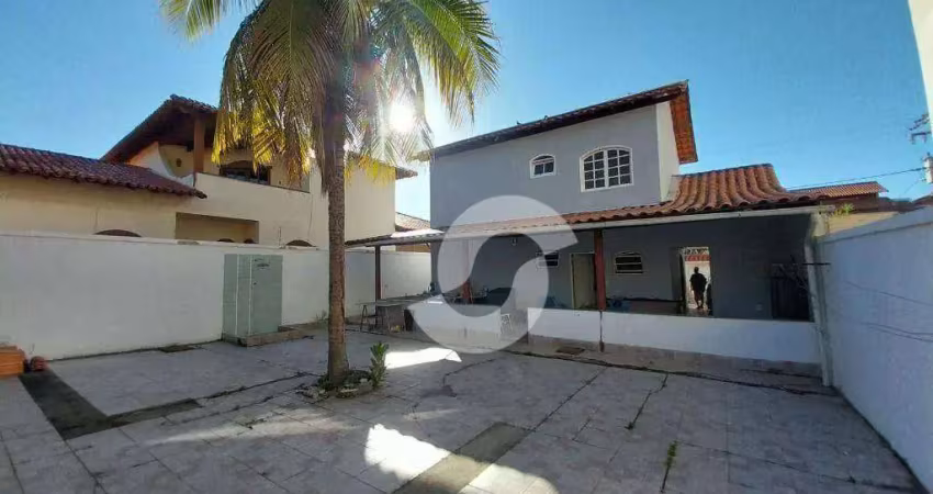 Casa à venda 4 quartos, 3 vagas pra carro, na praia de Piratininga, Região Oceânica de Niterói, RJ