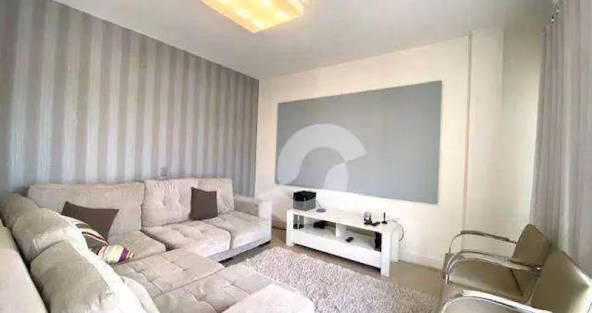 Cobertura reformada com 4 quartos no miolo de icaraí