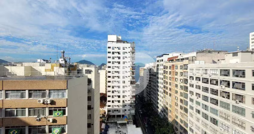 Ótimo apartamento, claro, frente, dois por andar, assim distribuído: 3 quartos amplos, salão, banheiro social com hidro, copa-cozinha grande,  dce.