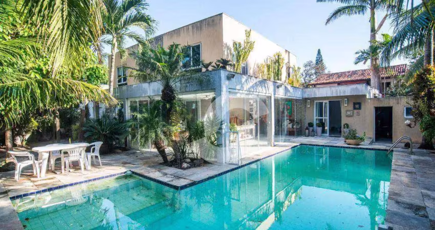 Casa de alto padrão – 5 suítes, piscina – 50m da praia de itacoatiara