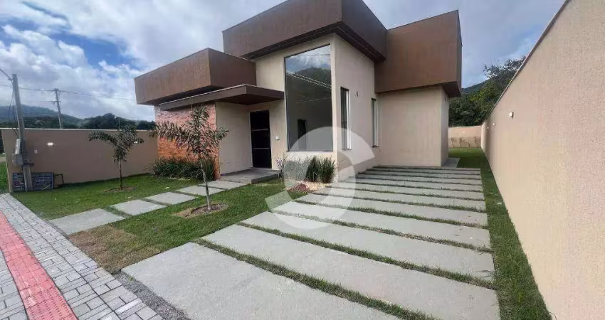 Casa moderna, iluminada, ampla, linear, lazer completo
