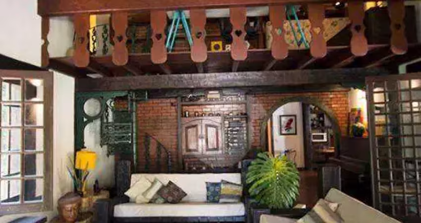Linda casa com terreno no estilo colonial em muriqui