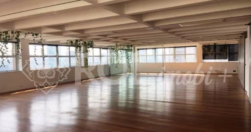 Sala comercial à venda ou locação em São Paulo-SP, Jardim Paulistano. 2 salas, 3 banheiros, 2 vagas, 201m².
