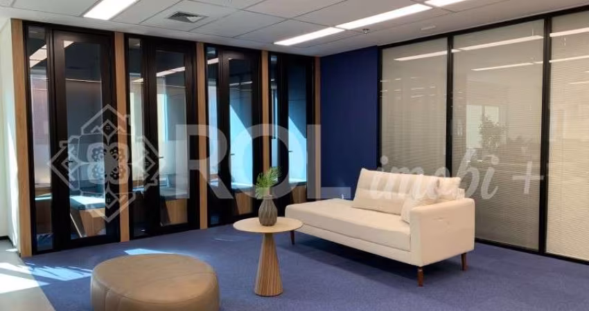 Sala Comercial Mobiliada no Jardim Paulistano: 3 Salas, 4 Banheiros, 8 Vagas, 442m² - São Paulo-SP!