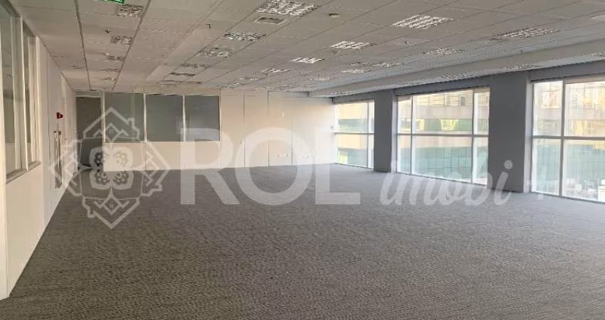 Sala comercial para locação na Vila Olímpia, São Paulo-SP: 4 salas, 4 banheiros, 6 vagas e 373,80m²!