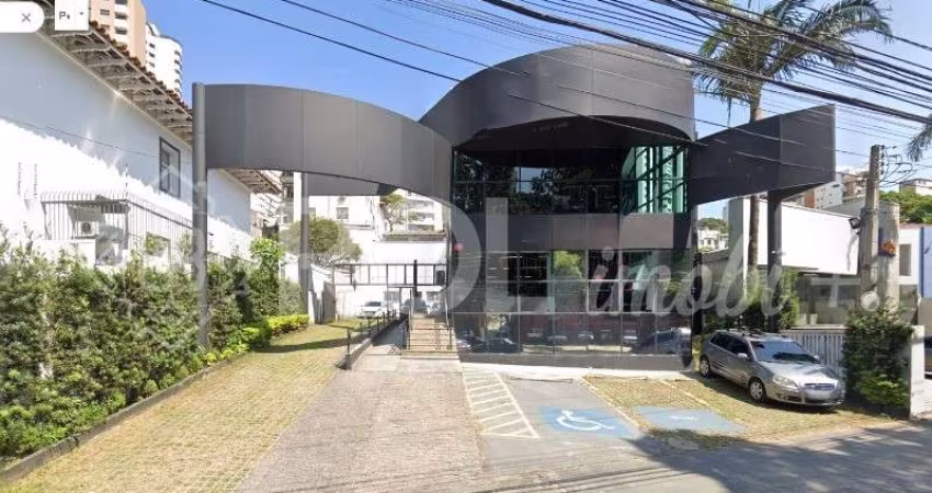 Locação de loja comercial no Pacaembu, São Paulo-SP: 6 salas, 4 banheiros, 30 vagas de garagem, 450m² de área. Venha conhecer!