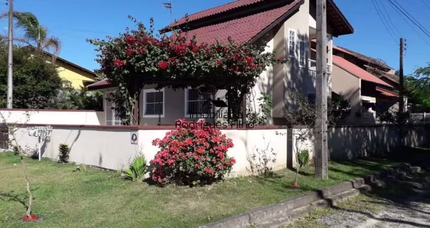 Casa à venda no bairro balneário cambiju - itapoá/sc