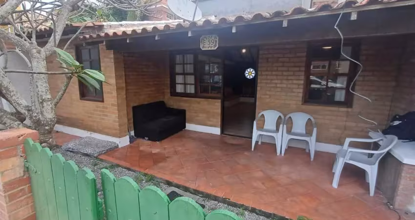 Casa em condomínio para venda em cabo frio, palmeiras, 3 dormitórios, 2 banheiros, 1 vaga