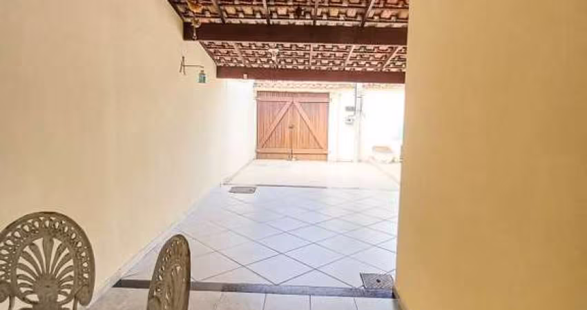 Casa para Venda em Cabo Frio, Parque Burle, 2 dormitórios, 1 suíte, 2 banheiros, 2 vagas