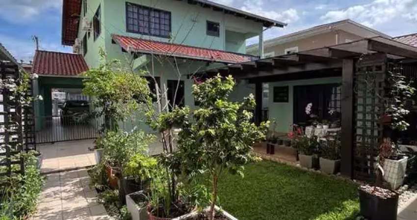 Casa com 5 quartos à venda na Rua Otto Benack, Bom Retiro, Joinville