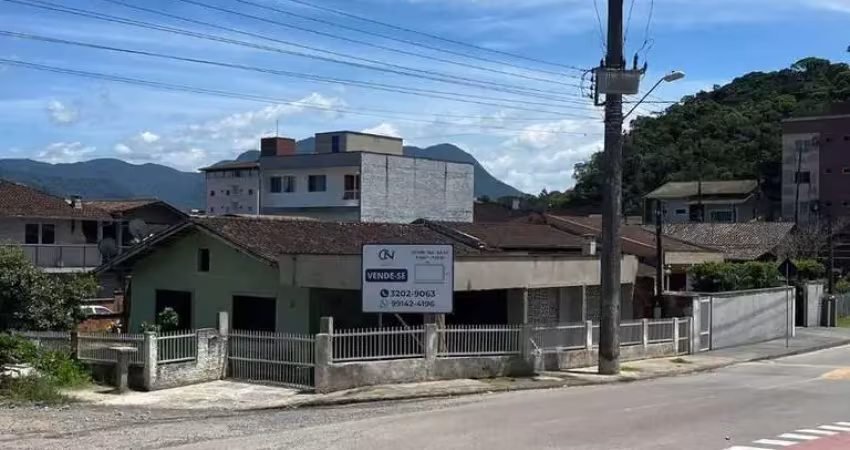 Casa à venda na Rua Ivora, Vila Nova, Joinville