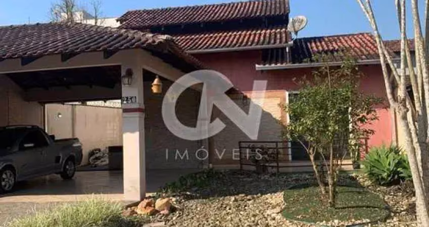 Casa para alugar na Rua Julião Favre, Santa Catarina, Joinville