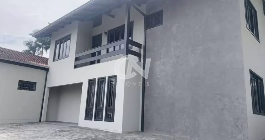 Sobrado comercial, com 180m² e amplo estacionamento no costa e silva