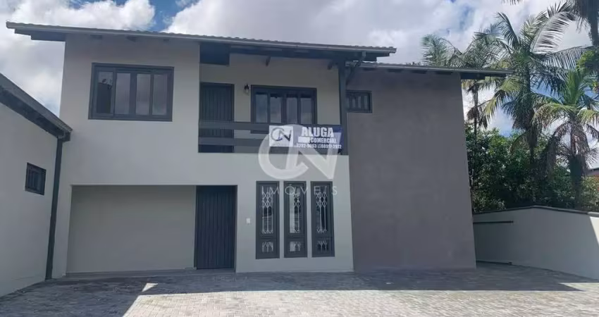 Sobrado comercial com 180m² e amplo estacionamento no costa e silva