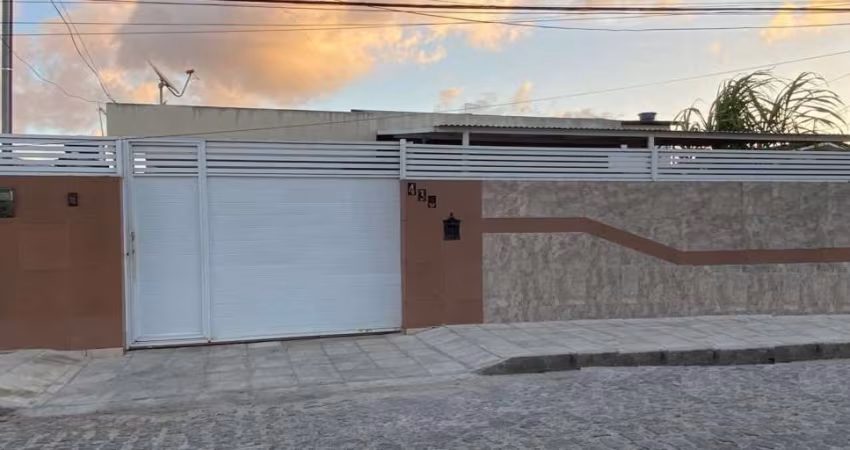 Casa com 3 dormitórios à venda, 175 m² por R$ 530.000,00 - Ernesto Geisel - João Pessoa/PB