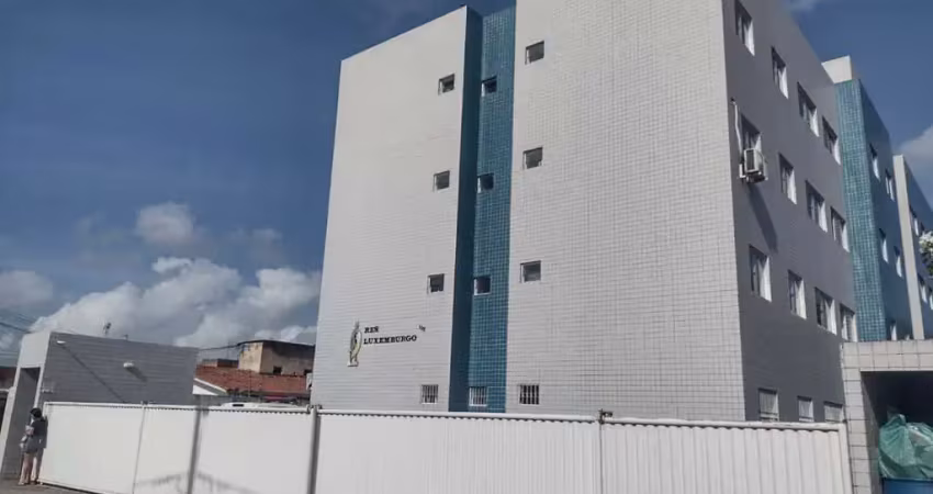 2 quartos  - ?1 vaga de garagem  - ?1 área de serviço  - ?2 banheiros  - ?Sala  - ?Cozinha  - ?Fechadura eletrônica  - ?Portas novas e fechaduras  -