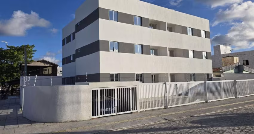 Apartamento com 2 dormitórios à venda, 57 m² por R$ 165.000,00 - Paratibe - João Pessoa/PB
