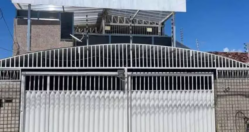 Casa com 3 dormitórios à venda, 220 m² por R$ 650.000 - Jaguaribe - João Pessoa/PB