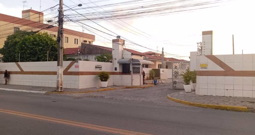 Casa em condomínio fechado no Geisel.