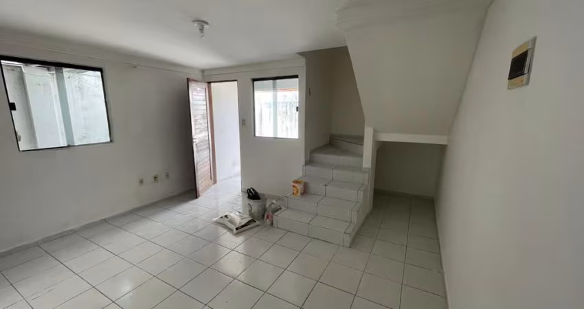 Casa com 2 dormitórios à venda por R$ 200.000,00 - Mangabeira - João Pessoa/PB