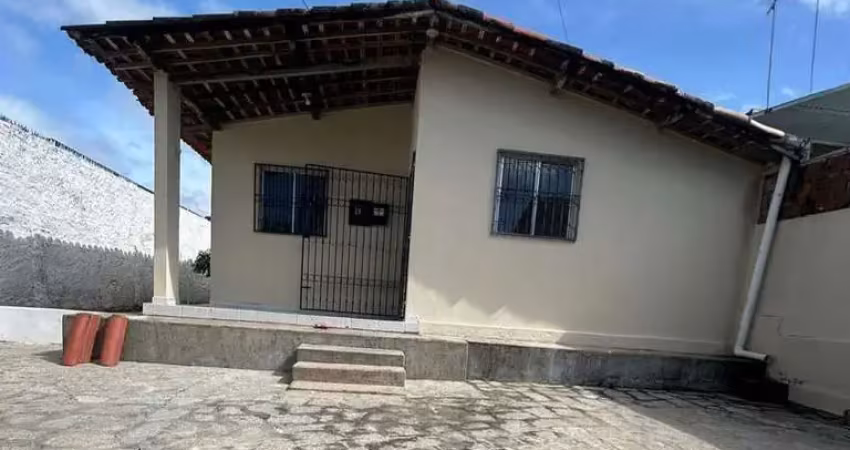 Casa no geisel, com dois quartos sendo uma suite, wc social, cozinha, sala, terraço, quintal, proximo de comercios, colegios, farmacias. etc