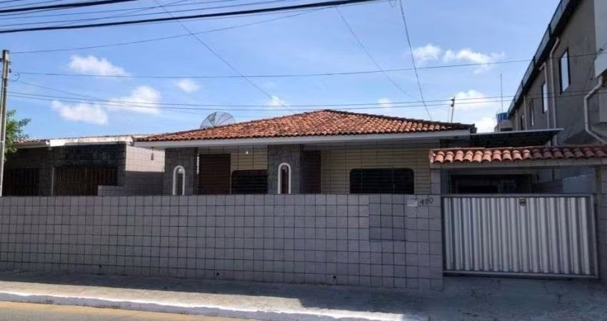 Casa com 3 dormitórios à venda, 241 m² por R$ 690.000,00 - Expedicionários - João Pessoa/PB