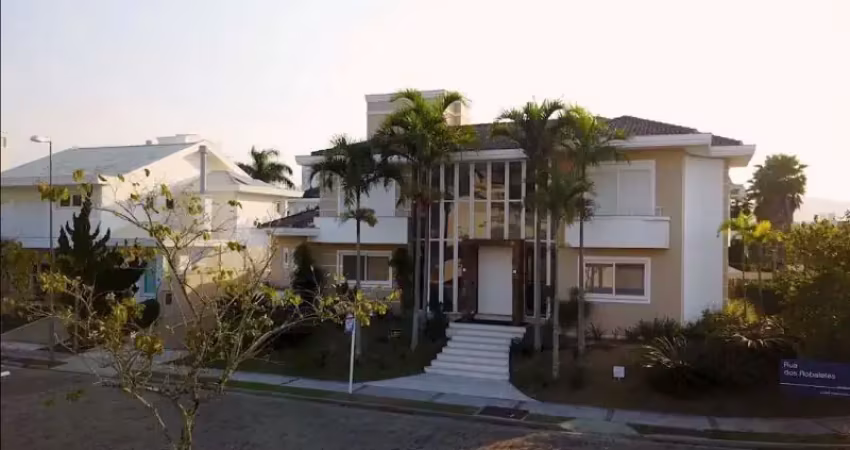 Casa em alto padrão, 5 dormitórios, sendo 4 suítes, 6 garagens- jurerê internacional