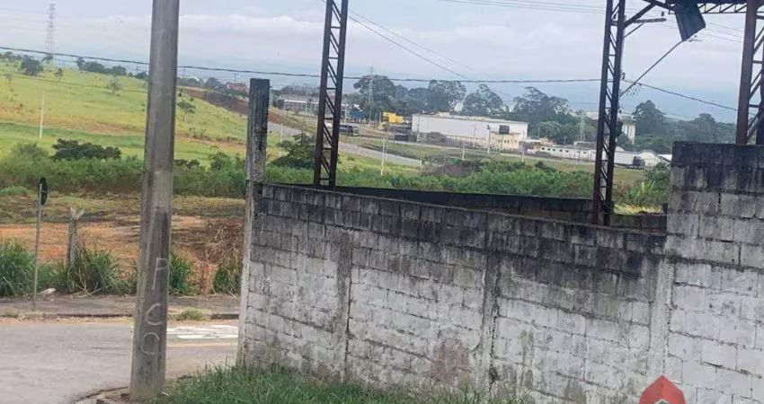 Excelente área de 2.330 m², próximo a rodovia presidente dutra.