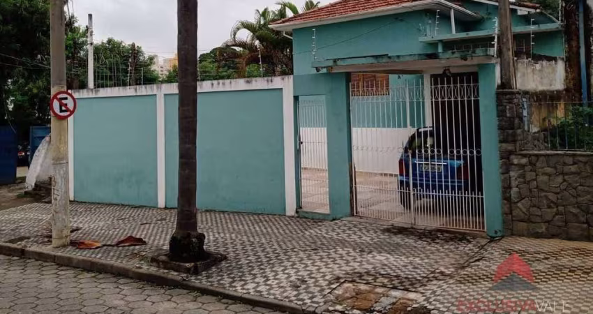 Casa com 3 dormitórios à venda, 200 m² por R$ 696.000,00 - Centro - São José dos Campos/SP